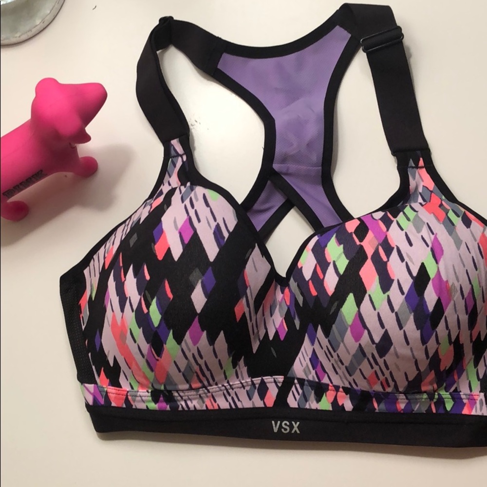 ✨Reflective victoria’s Secret sports bra✨